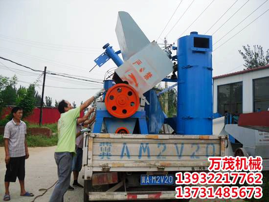 60型破碎機(jī)裝車(chē)